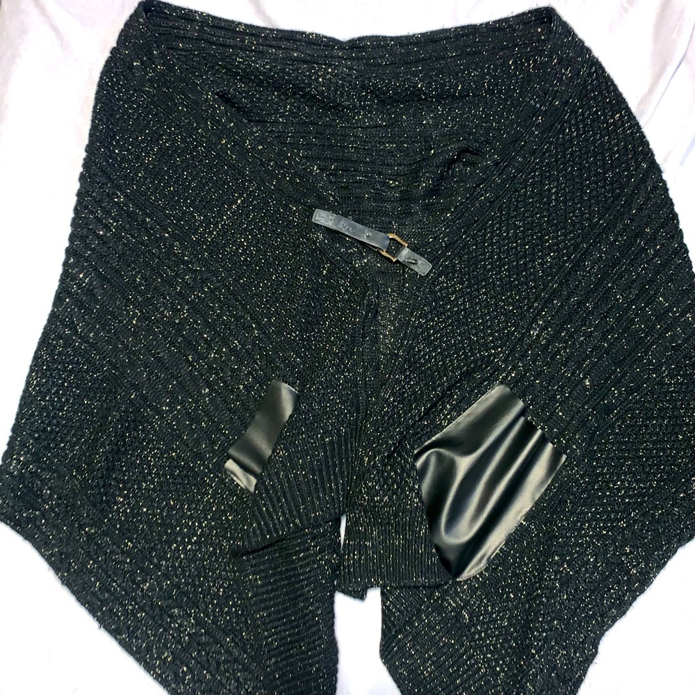 Just Jamie Cable Knit Shawl with Pockets